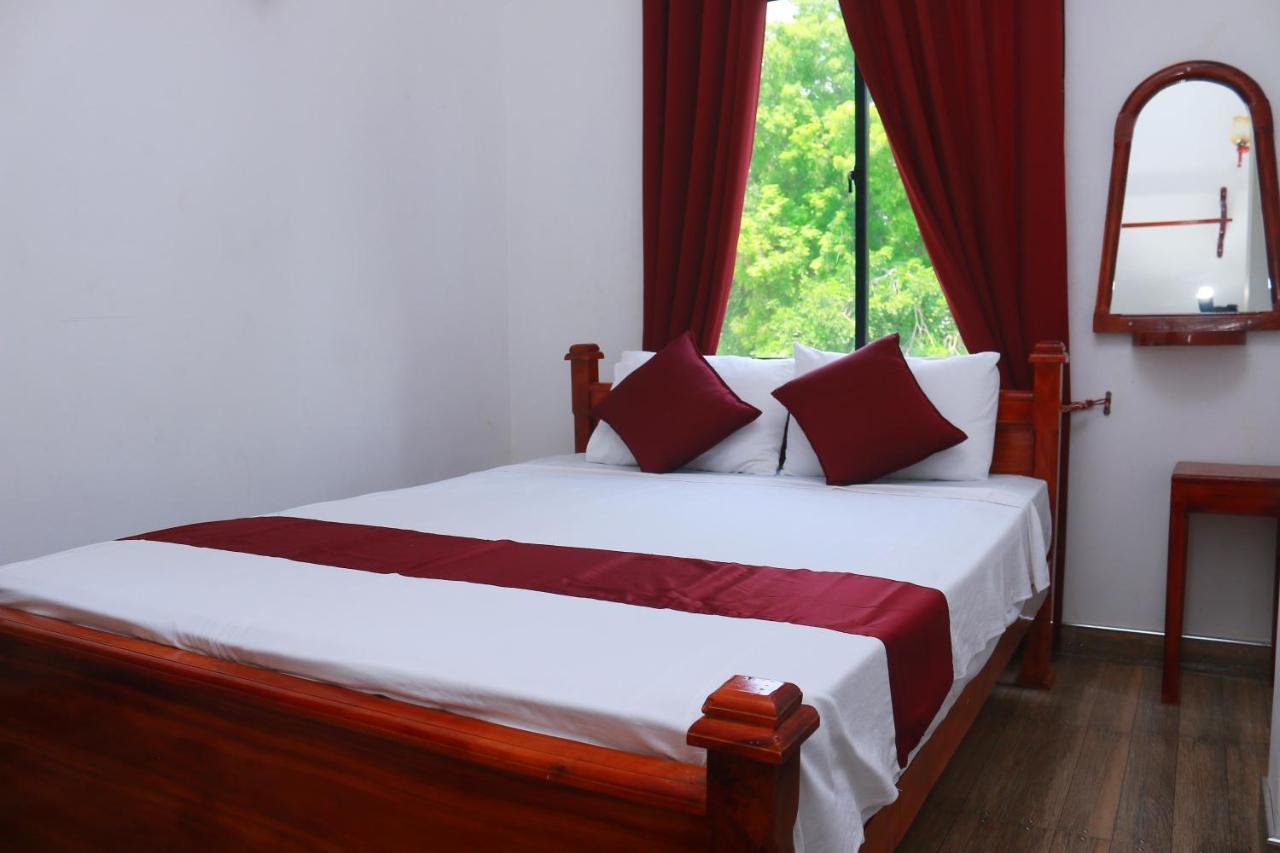 Castle Resort Yala Tissamaharama Exteriör bild